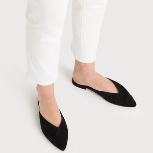 THE SWAN in Black Suede